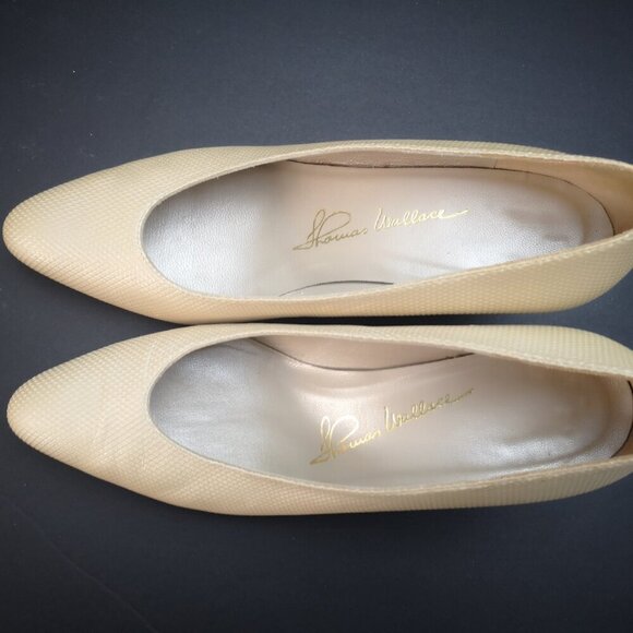 Thomas Wallace Ladies Size 7 Ivory Faux Leather Low Heel Pump Shoes - Picture 3 of 8